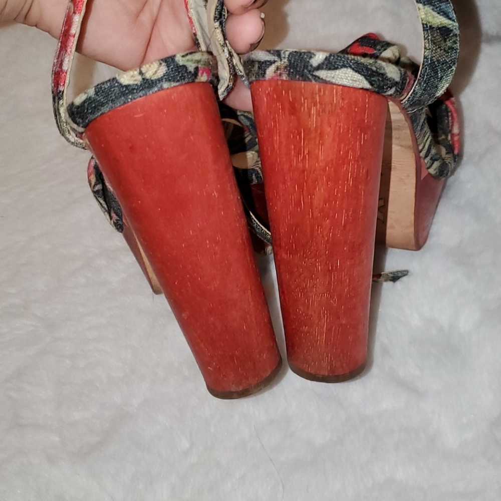 Platform Sandals - Picture 3 of 5